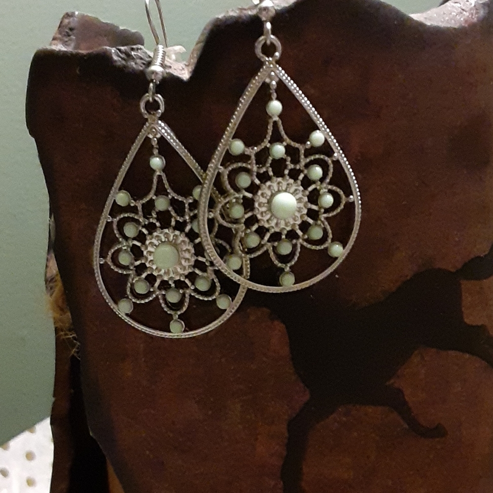 💖💖 Beautiful looped hanging earrings 💖💖